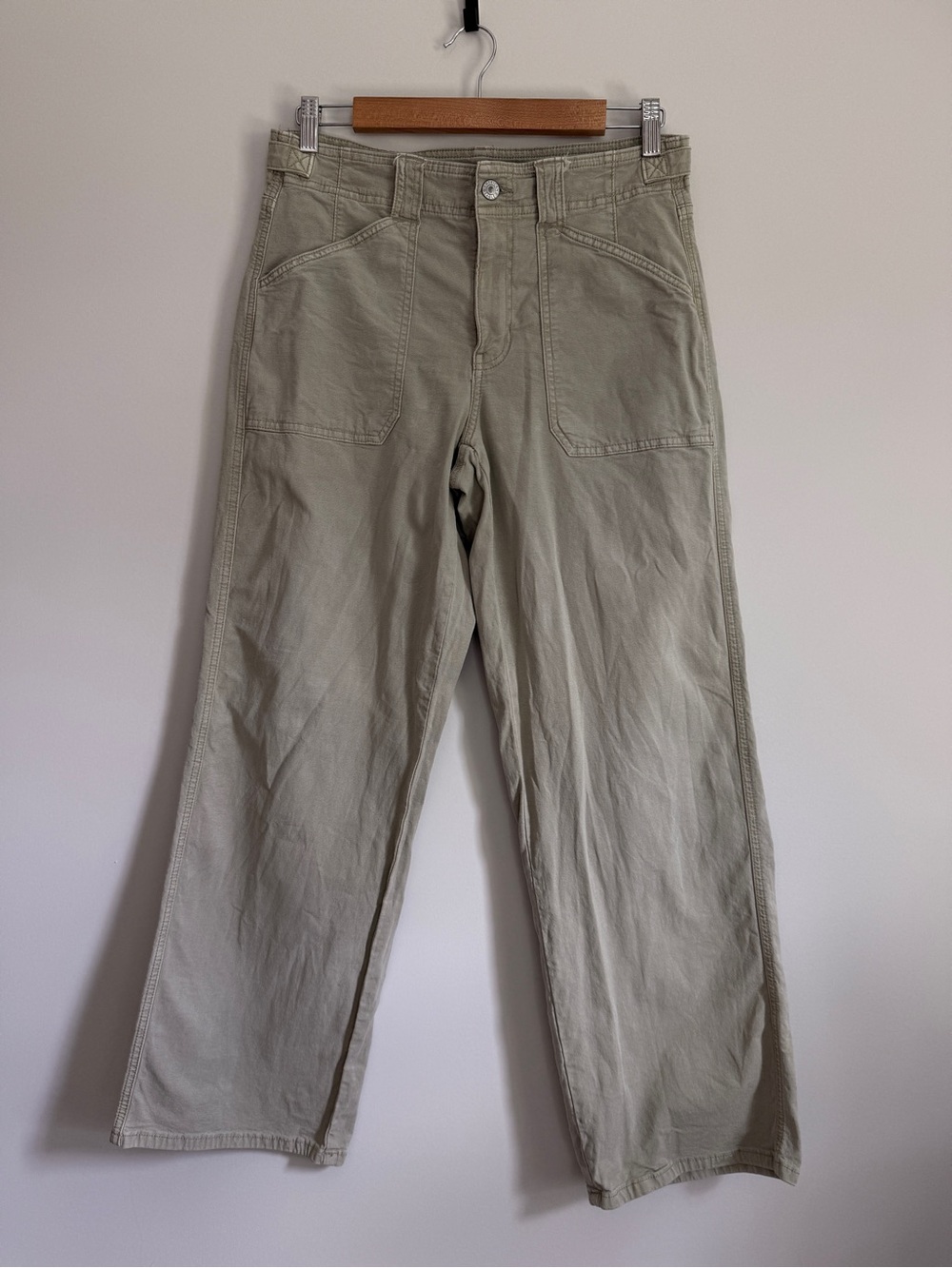 American Eagle Outfitters Stovepipe cargo style pants size 6R